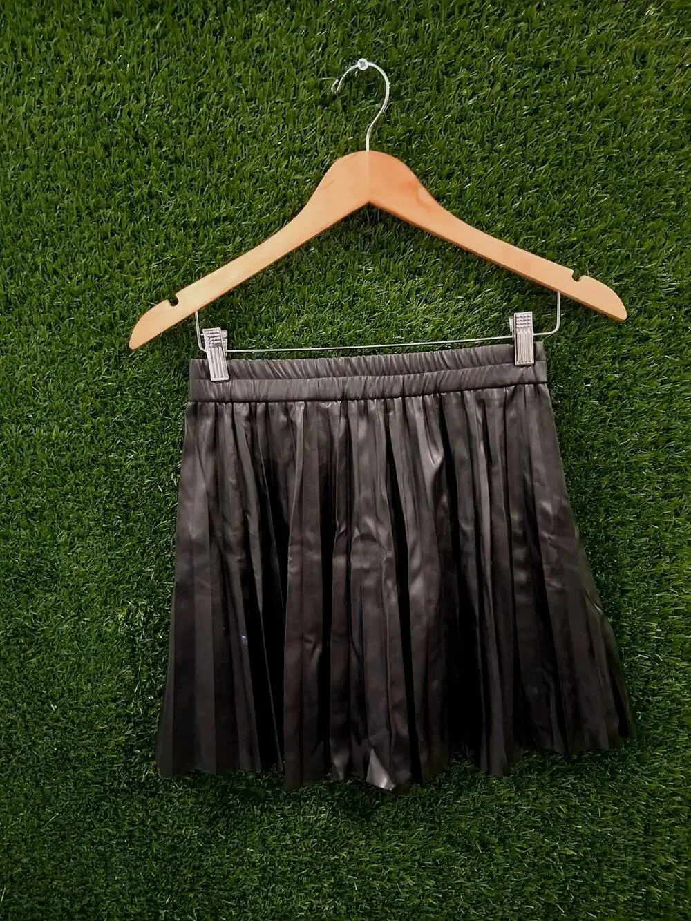 Sincerely Jules Black Faux Leather Pleated Mini Skirt Size S Elastic Waist 13